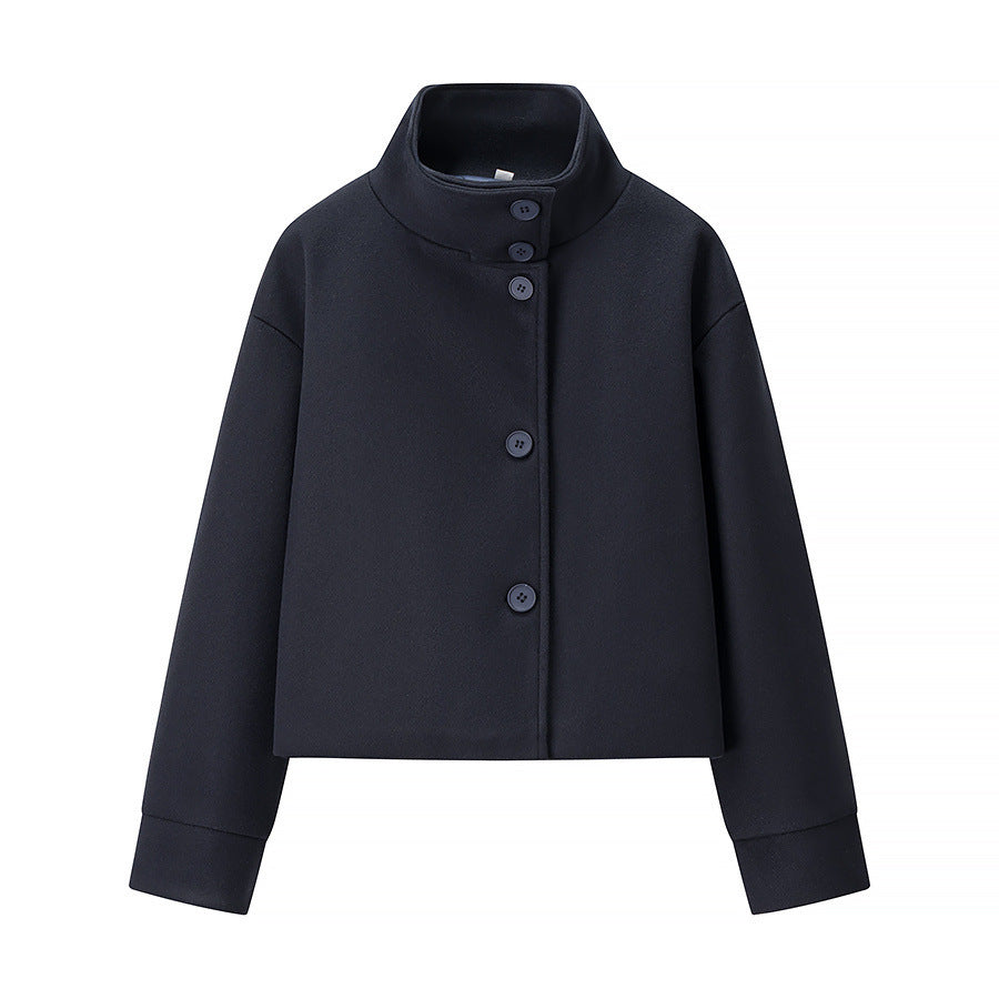 Short women's jacket with modern collar and elegant button details Lune London