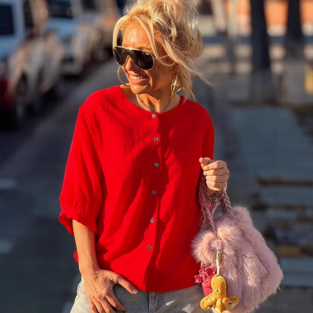 Blouse décontractée pour femmes avec manches courtes, détails de boutons et coupe ample Chic & Stil