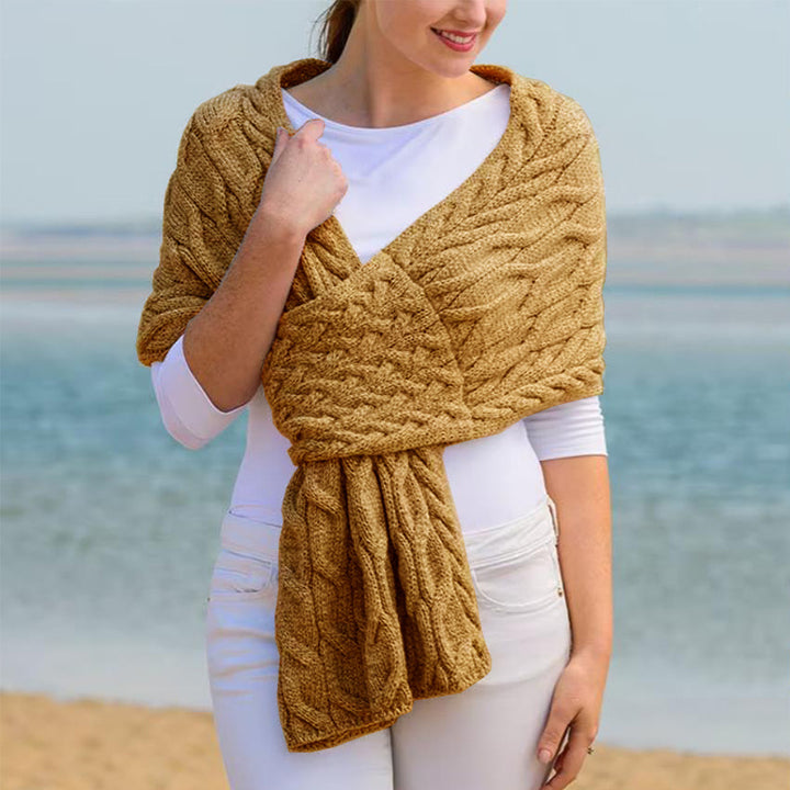 Knitted scarf for women with a modern cable pattern and versatile wearing comfort Lune London