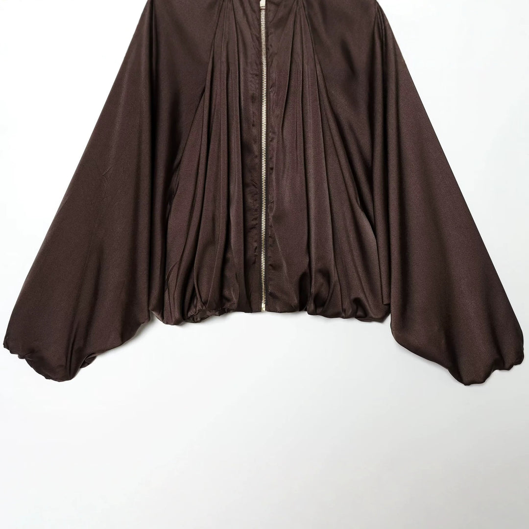 Women's cape jacket with central zipper, wide cape cut and voluminous bat sleeves Amarae