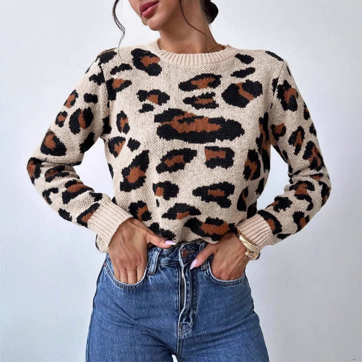 Cozy knitted sweater for women with leopard print and oversized shoulders Lune London