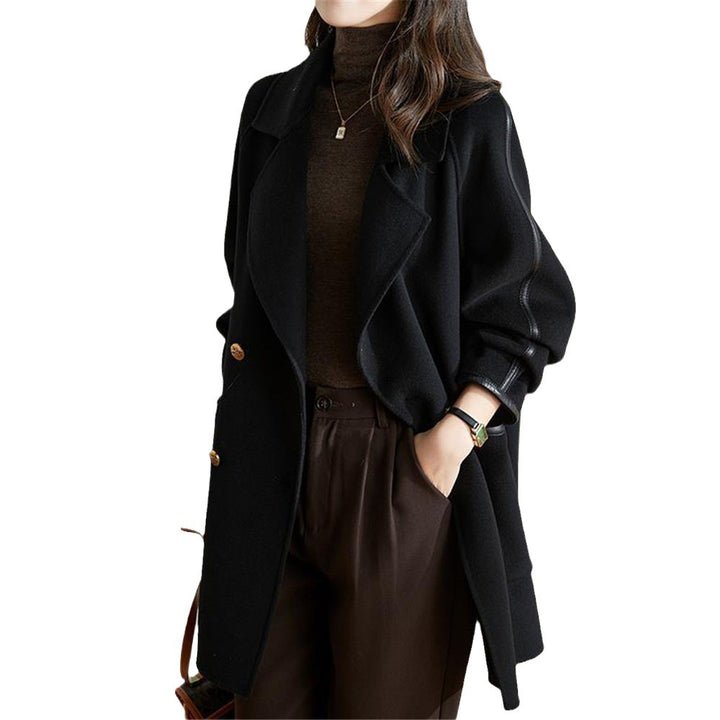 Trendy double-breasted coat for women with elegant details and practical pockets Lune London