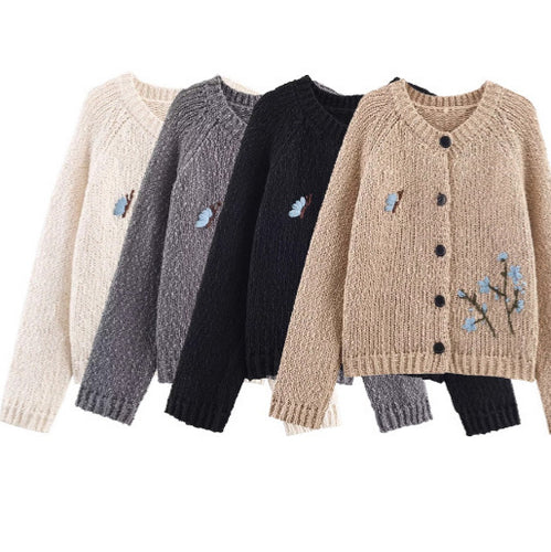 Knitted women’s jacket with embroidered floral pattern and button closure Amarae