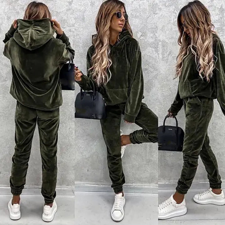 Women high-quality velvet lounge set with hoodie and comfortable pants Lune London