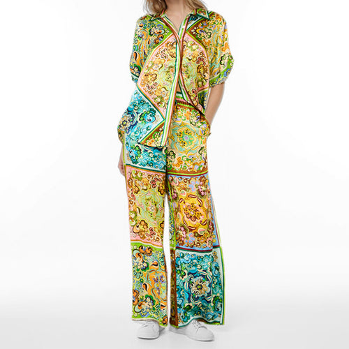 Ensemble décontracté pour femmes avec chemise à motif coloré et pantalons larges Chic & Stil