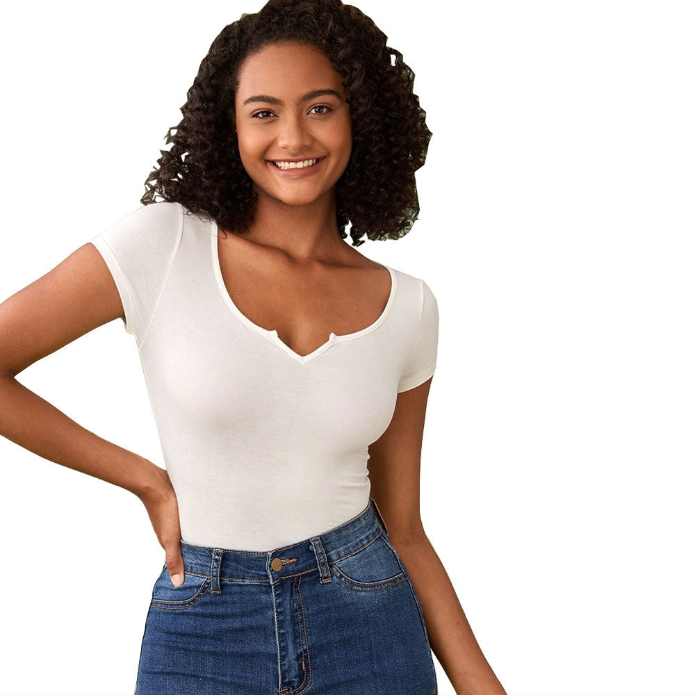 T-shirt ajusté pour femmes avec décolleté V profond et manches courtes Chic & Stil