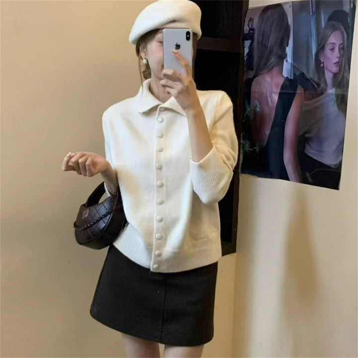 Pull en maille pour femme avec col montant et détail de bouton Chic & Stil