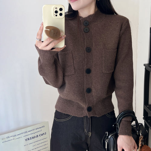 Cardigan féminin avec poches pratiques et fermeture à boutons Chic & Stil