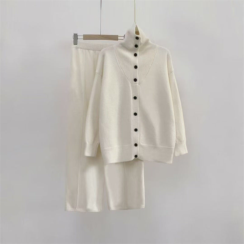 Ensemble tricot femme avec col haut et design à boutons Chic & Stil