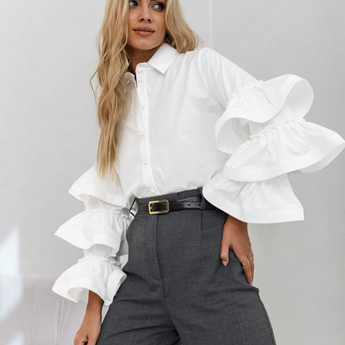 Women's blouse with voluminous ruffle details and a classic collar Amarae