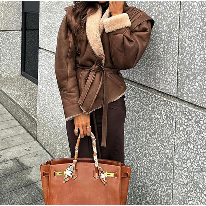 Women Elegant and stylish jacket with faux fur collar and fitted silhouette Lune London