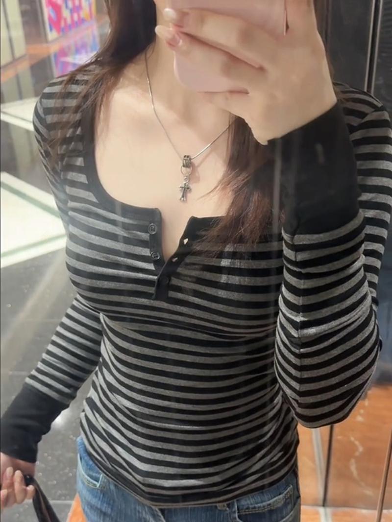 Women's long sleeve shirt with modern striped pattern and decorative button details Chic & Stil