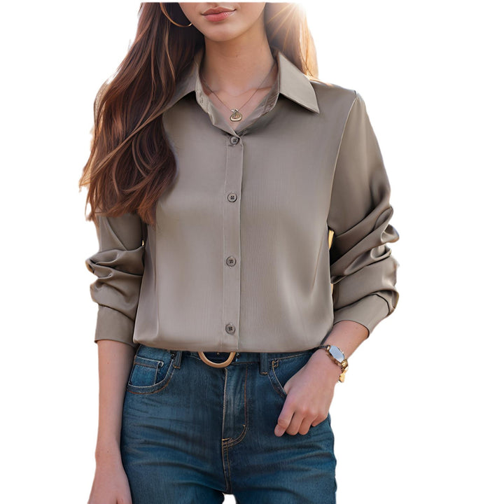 Ladies Elegant and lightweight blouse with comfortable cut and light shine Lune London