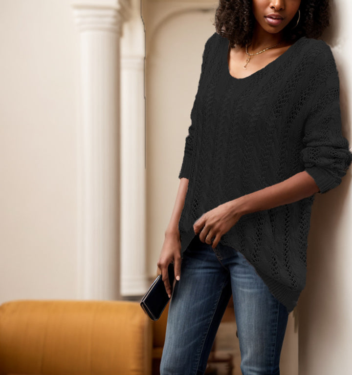 Thick knitted pullover for ladies with a breathable knit structure and a V-neck Lune London
