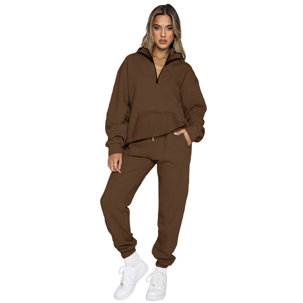 Ladies comfortable two-piece tracksuit with half-zip and practical pockets Lune London
