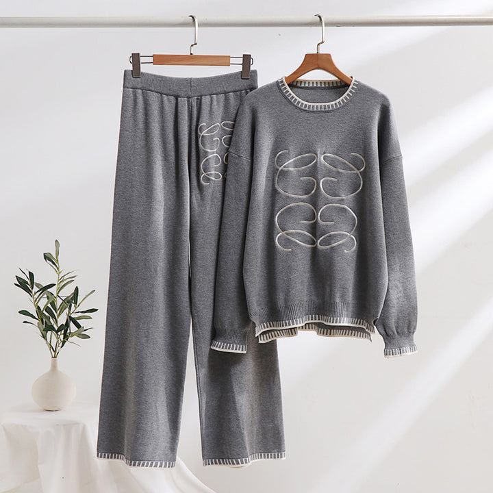 Casual women's sweatshirt set with graphic design and stylish contrast details Lune London