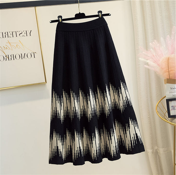 Maxi skirt for women with an elegant wavy pattern and a fine rib structure Lune London