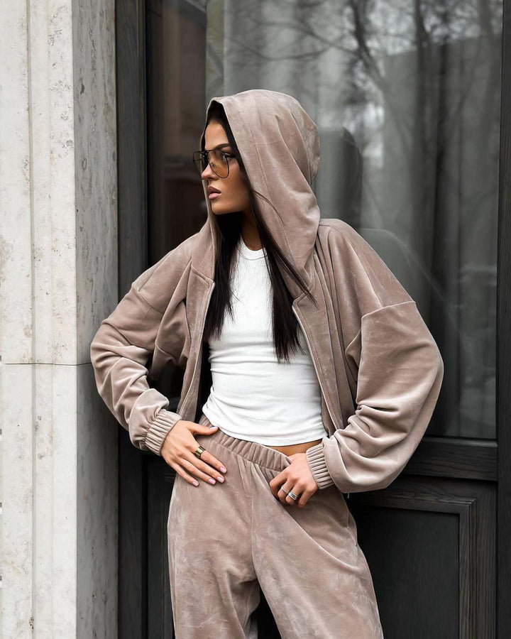 Ladies Sporty Fleece Jogging Set with Voluminous Sleeves and Elastic Cuffs Lune London