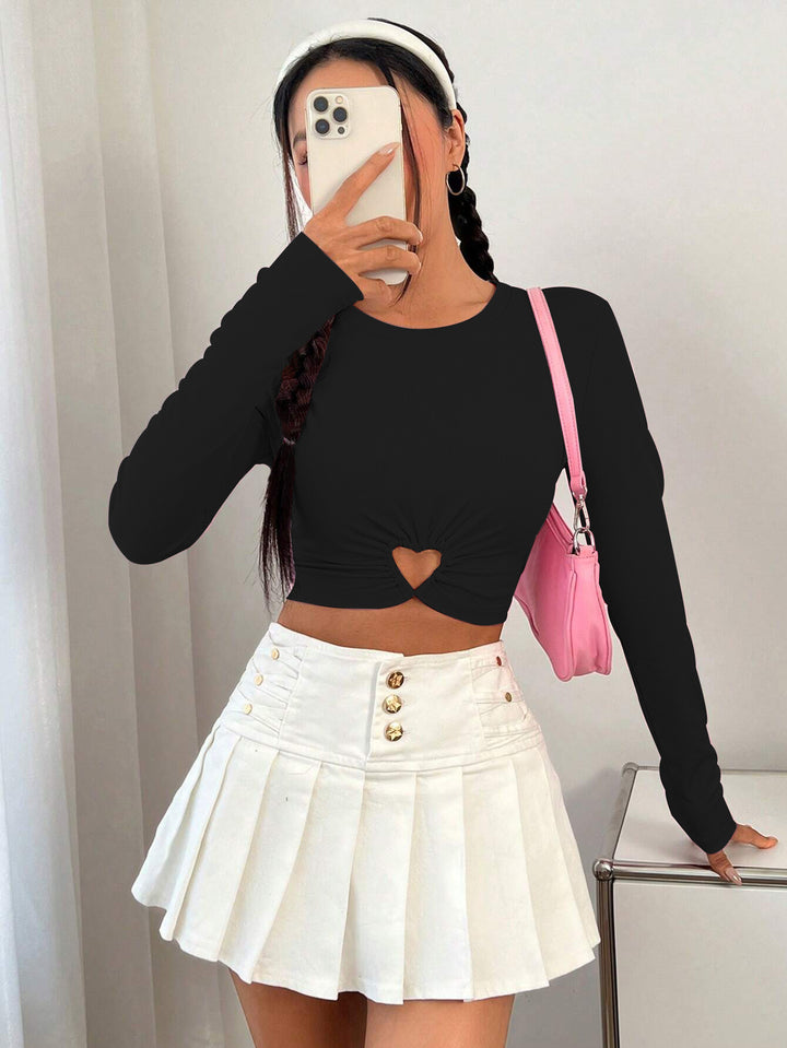 Femme à manches longues cropped avec encolure en cœur et drapé élégant Chic & Stil