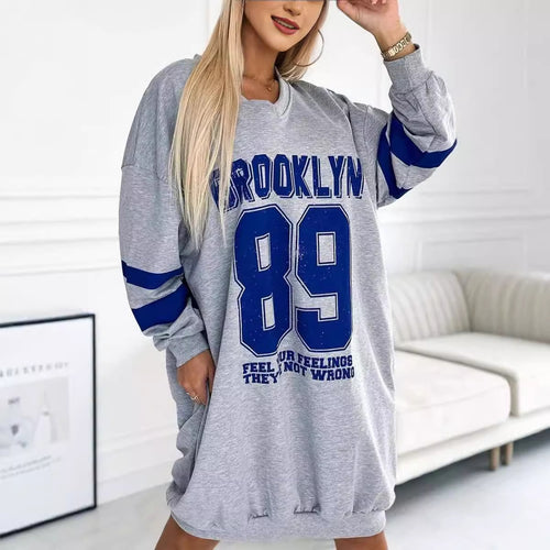 Robe décontractée surdimensionnée pour femmes au style sportif avec un col en V Chic & Stil