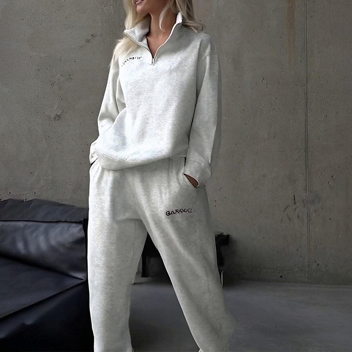 Ensemble de détente sportif pour femmes avec col haut et coupe ample Chic & Stil