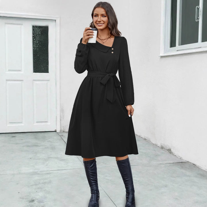 Mid-length dress for women with a fitted cut and elegant button details Lune London