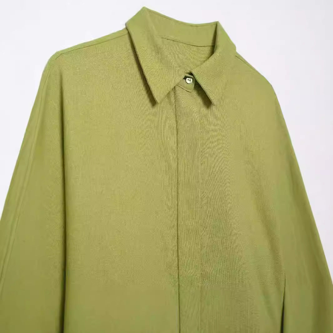 Casual oversized shirt for women in lightweight cotton blend with classic details Lune London