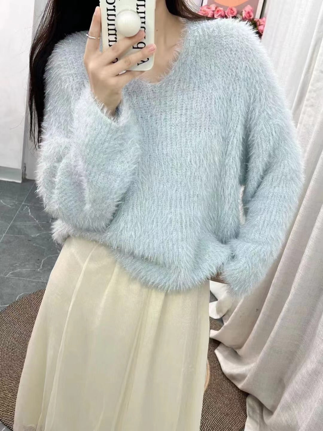 Pull féminin en V peluche avec manches longues et fils scintillants Chic & Stil