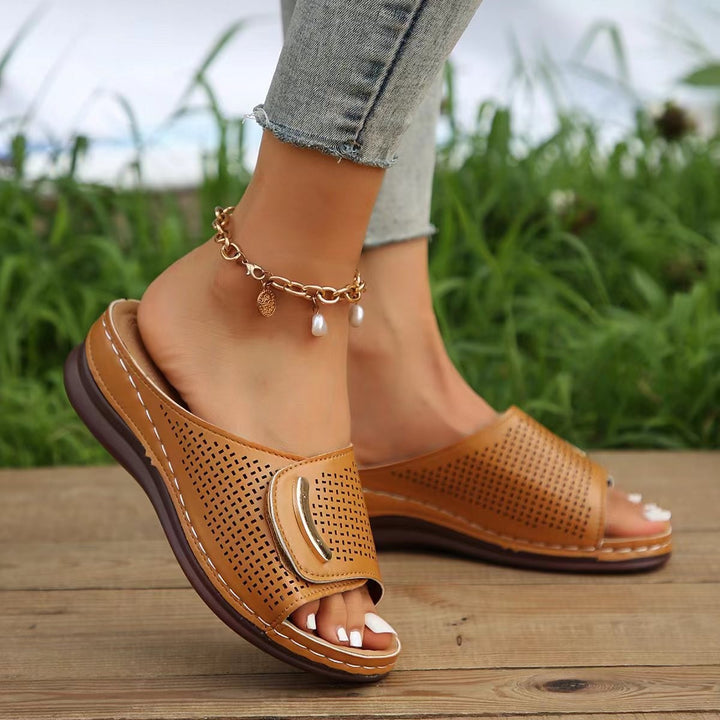 Breathable wellness slippers for women with ergonomic sole Lune London