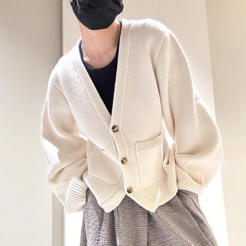 Cardigan pour femmes avec décolleté en V profond et poches Chic & Stil