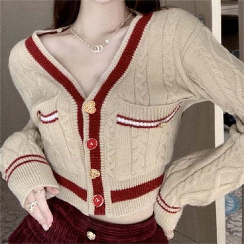 Knitted women's jacket with braided pattern and contrasting pockets Amarae