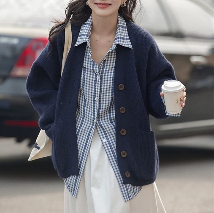 Cardigan en tricot épais pour femmes avec des détails de boutons élégants et des poches pratiques Chic & Stil