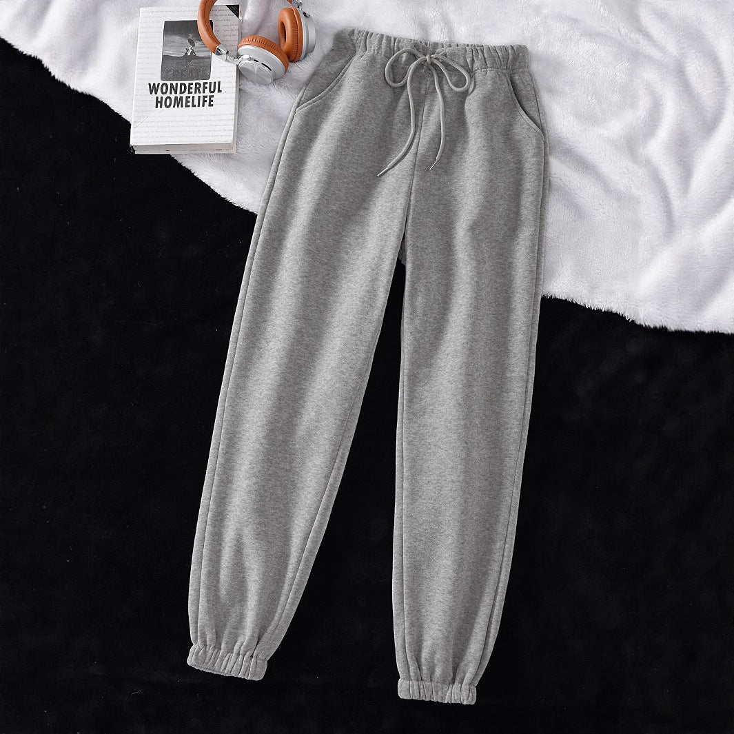 Women comfortable sports pants with elastic waistband and casual fit Chic & Stil