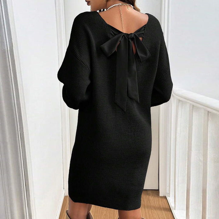Robe tricotée pour femme avec une découpe sophistiquée au dos et un détail en nœud Chic & Stil