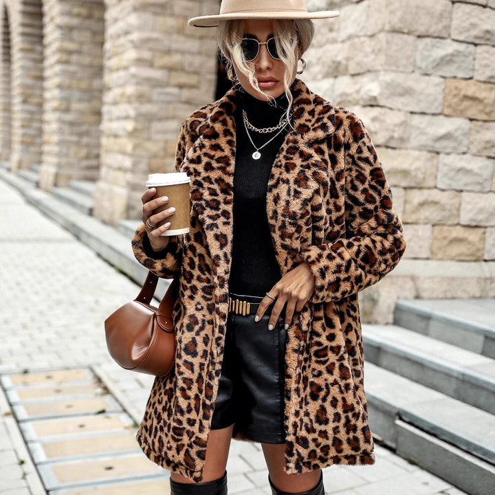 Ladies luxurious leopard print fur jacket Lune London