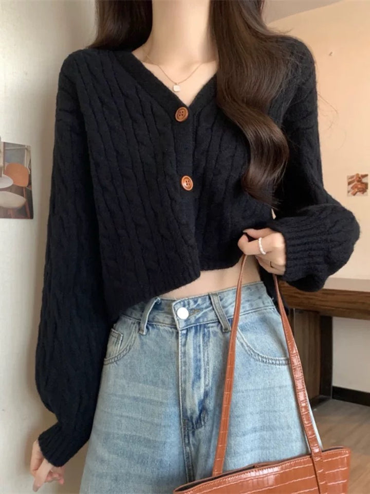 Cardigan court pour femmes avec des manches larges et détail de bouton Chic & Stil