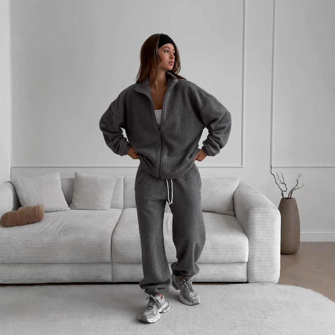 Women Robust fleece jogging set with high collar and practical pockets Lune London