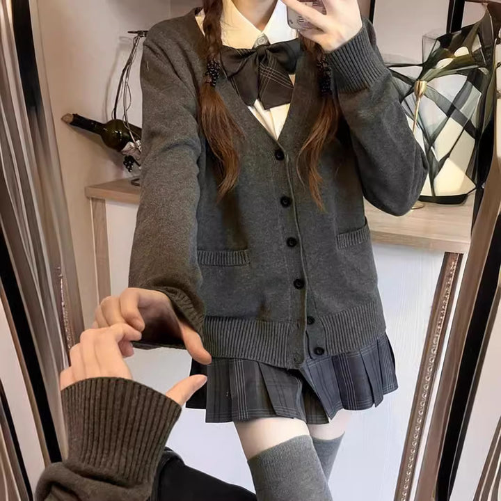 Cardigan féminin ludique avec grand col et détail de nœud Chic & Stil
