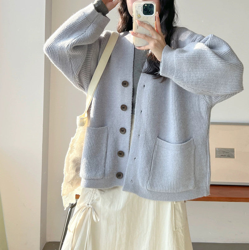 Cardigan en tricot épais pour femmes avec des détails de boutons élégants et des poches pratiques Chic & Stil
