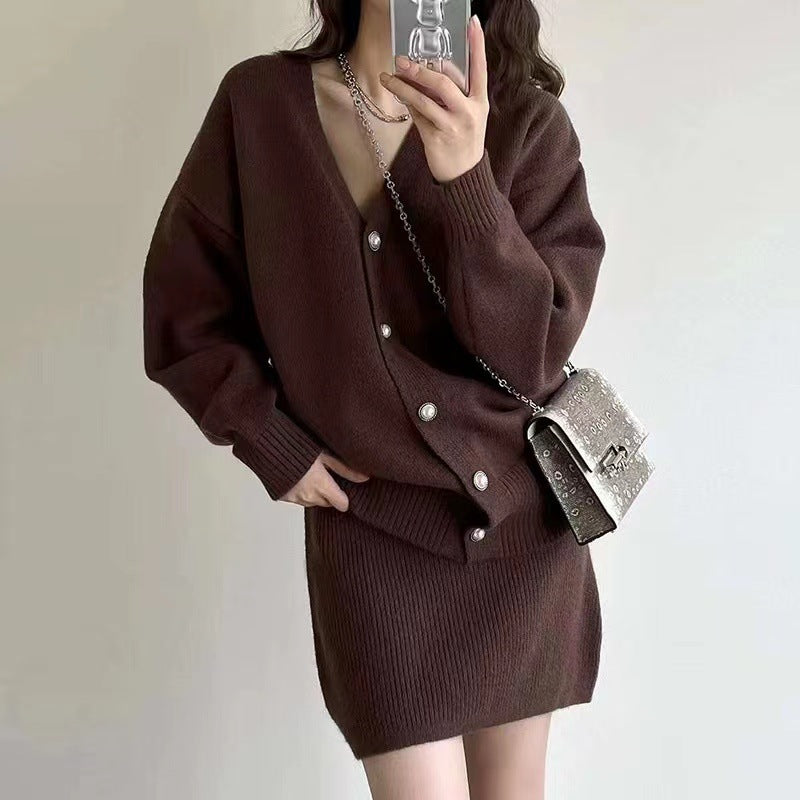 Robe longue en tricot pour femme avec décolleté en V profond et patte de boutonnage décontractée Chic & Stil