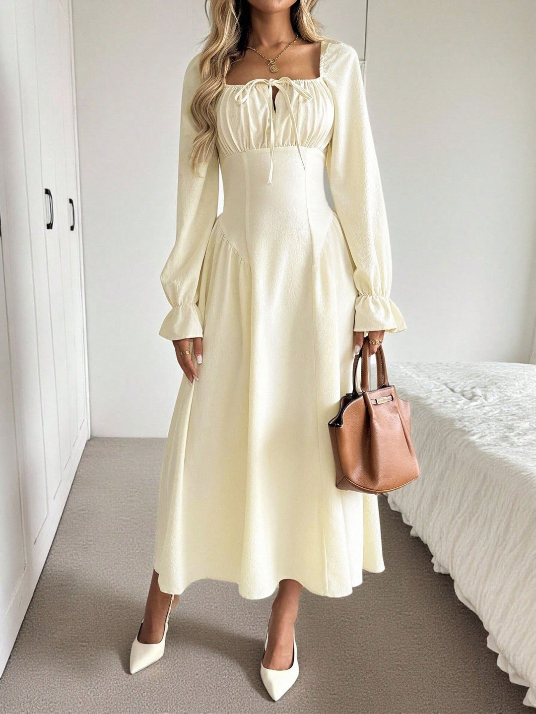 Robe maxi élégante pour femmes avec cordon sophistiqué et manches bouffantes Chic & Stil