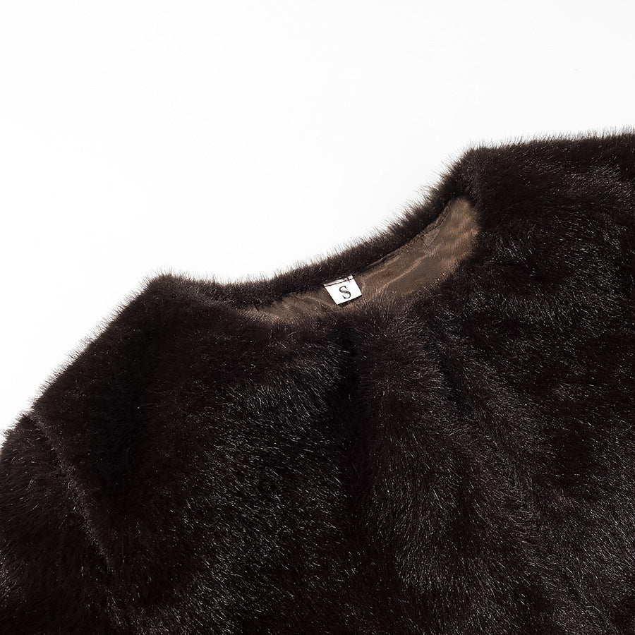 Women's Short-Cut Faux Fur Capelet with Three-Quarter Sleeves and Round Neckline Amarae