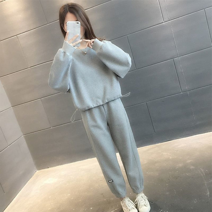 Ladies sporty leisure set with casual cut and practical side pockets Chic & Stil