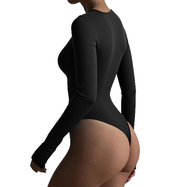 Body à manches longues pour femmes avec un design élégant de patte de boutonnage Chic & Stil