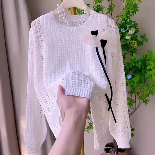 Pull en knit pour femmes avec des appliqués floraux uniques Chic & Stil