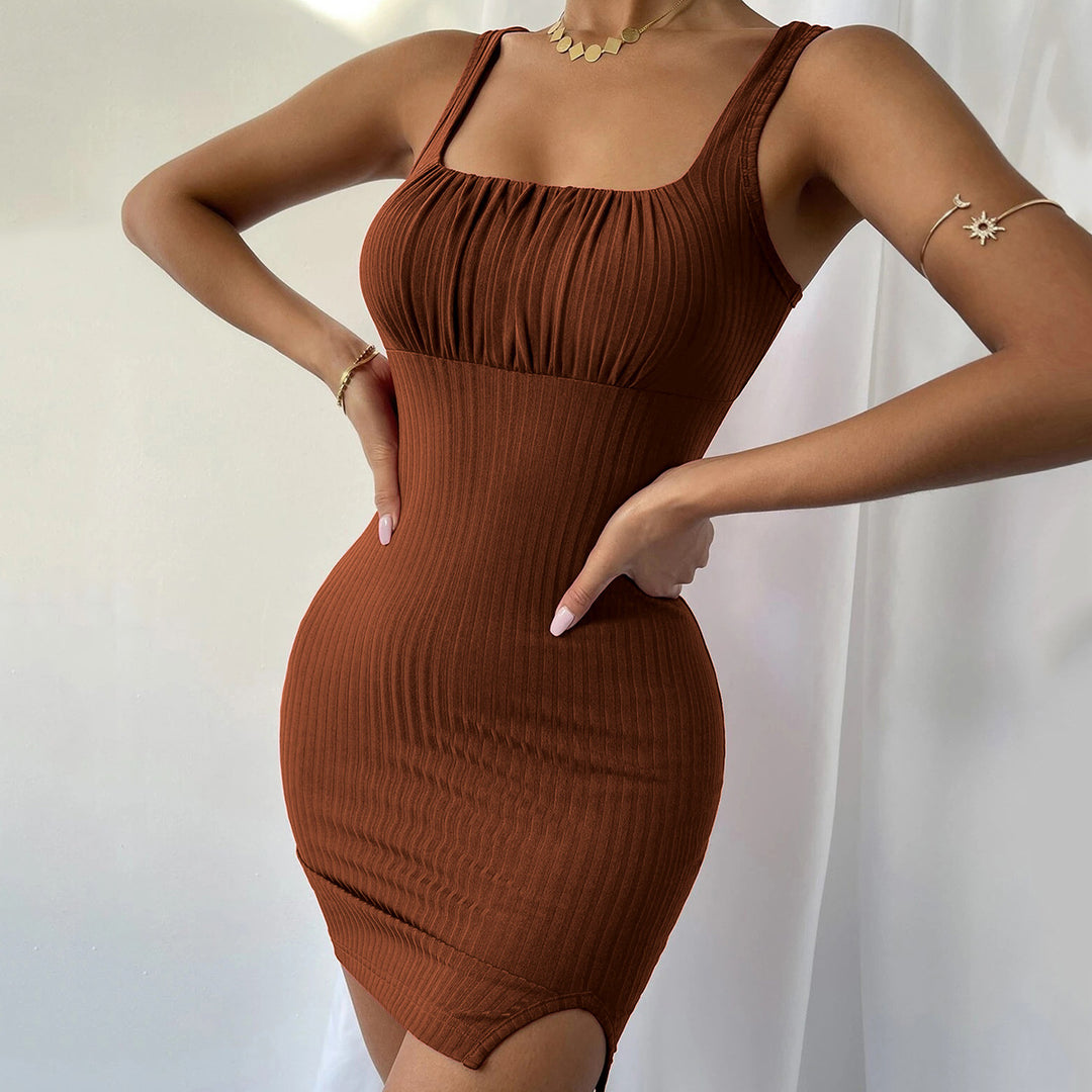 Robe ajustée à côtes pour femmes avec décolleté carré et fente haute Chic & Stil