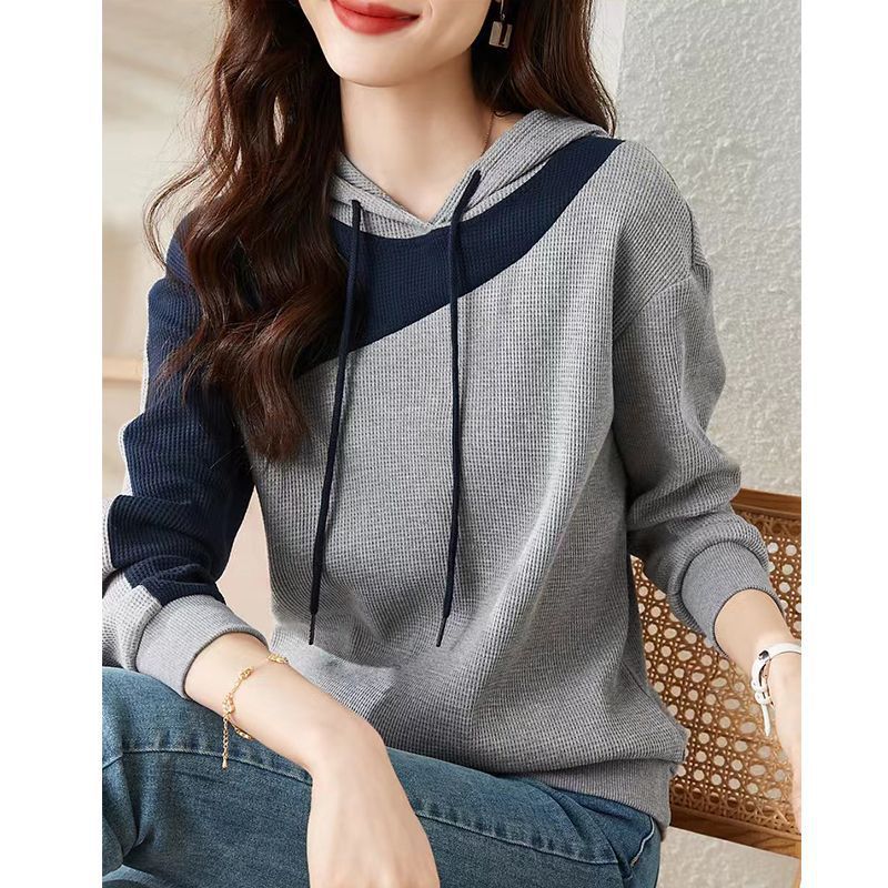 Hoodie féminin à la mode avec design texturé Chic & Stil