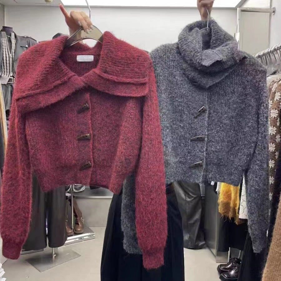 Cardigan pour femmes avec col stylé et boutons décoratifs Chic & Stil