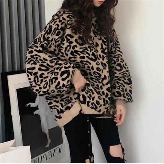 Oversized knitted sweater for women with modern animal pattern Lune London