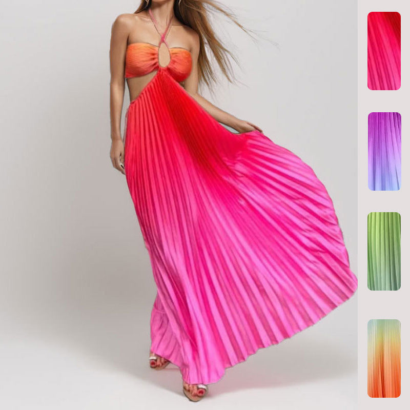 Robe maxi plissée élégante pour femme avec décolleté plongeant et détails découpés Chic & Stil